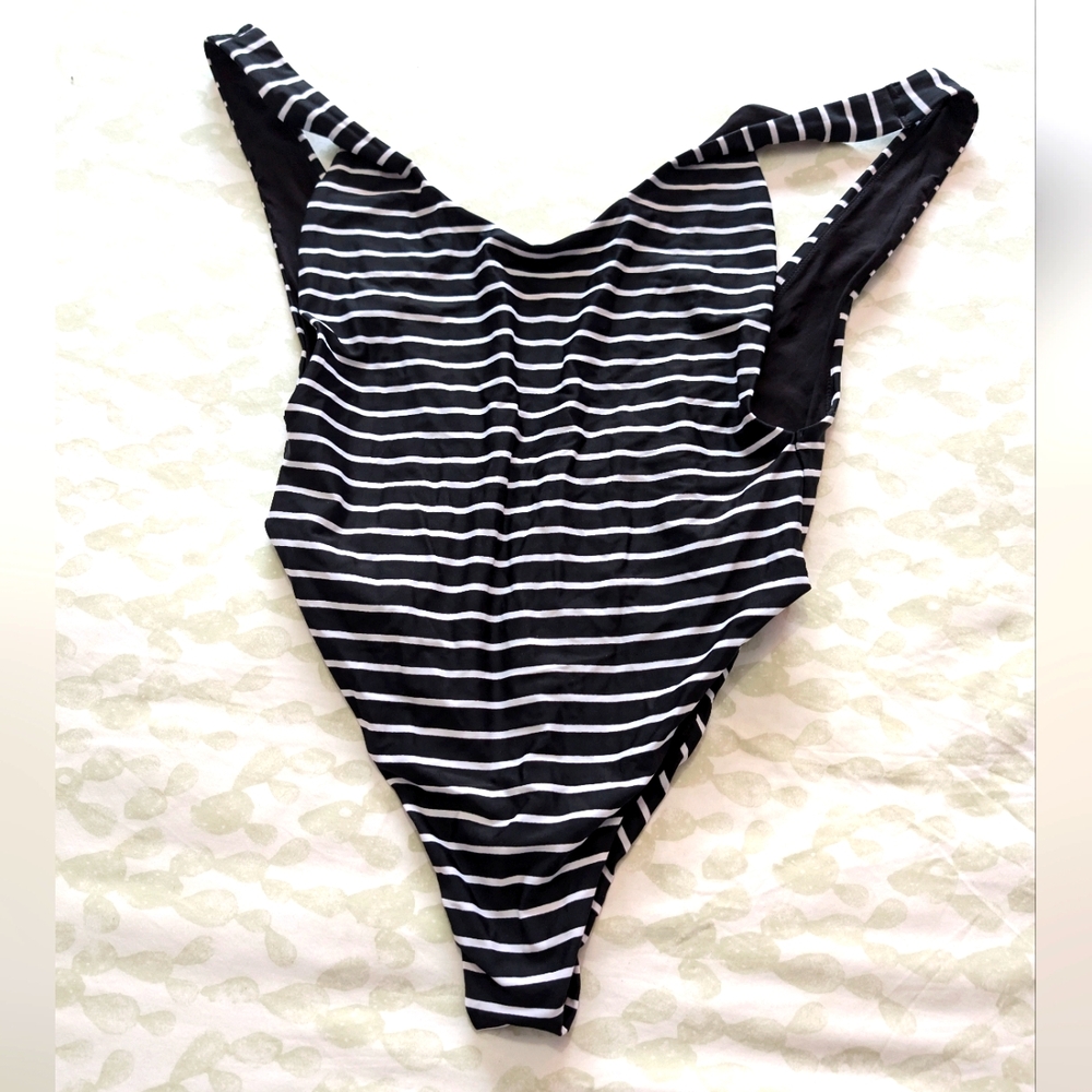 Woman's Aerie bathing suit